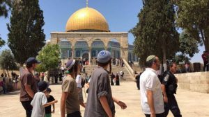 des colons extrémistes envahissent al-Aqsa