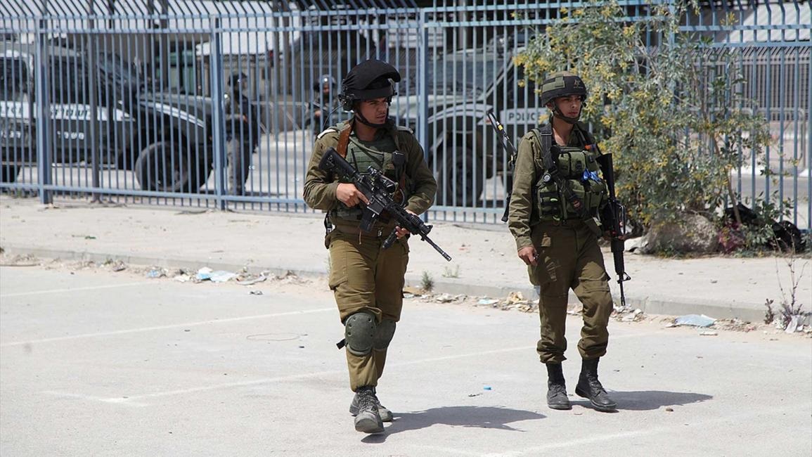 soldats israéliens sur le passage d'al-Hamtra