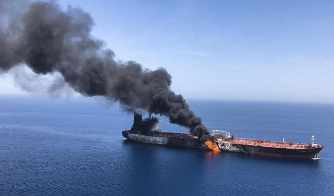 bateau ciblé par les forces yéménites dans la mer Rouge