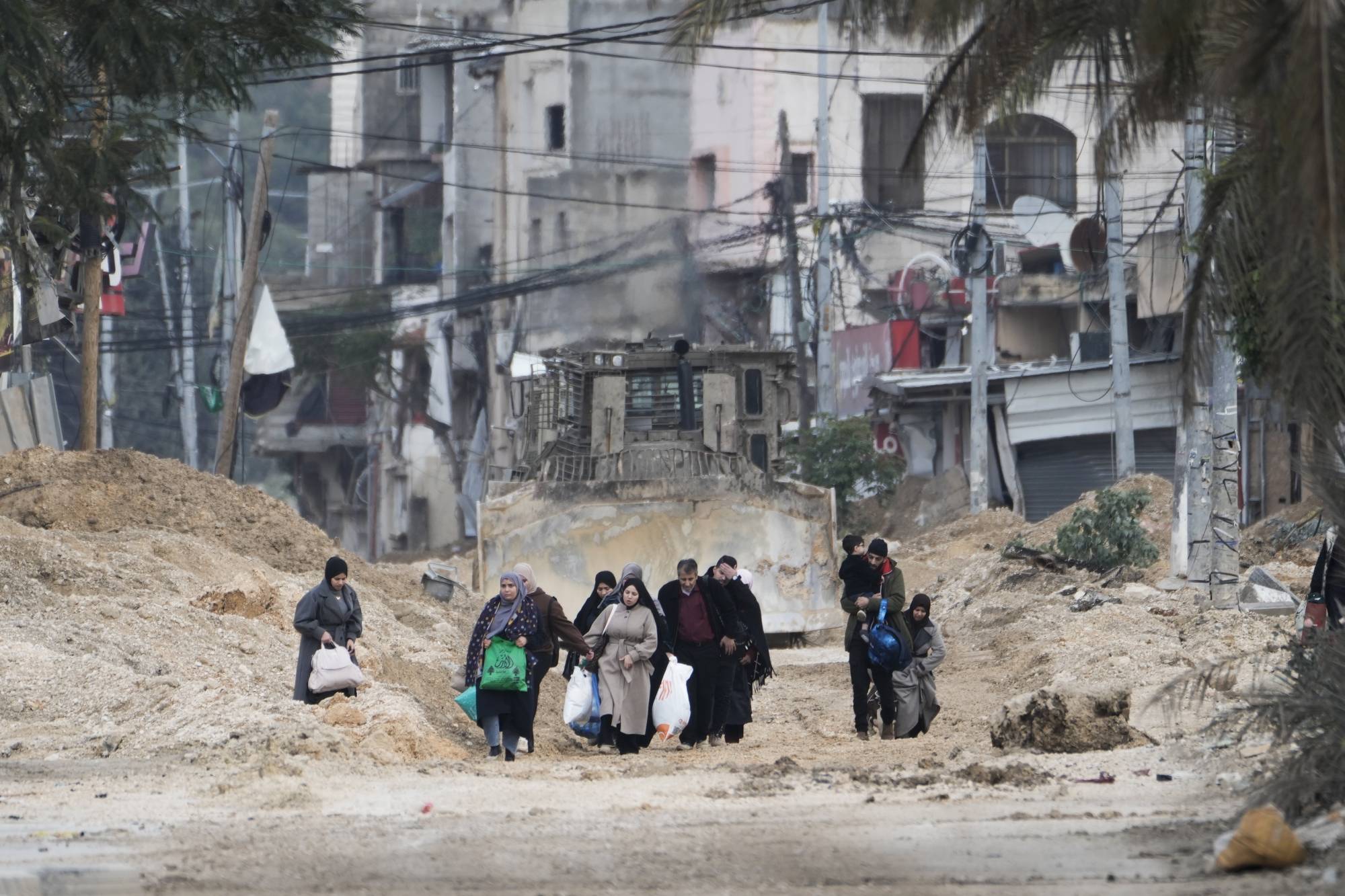 les habitants du camp de Nour Shams déplacés par force